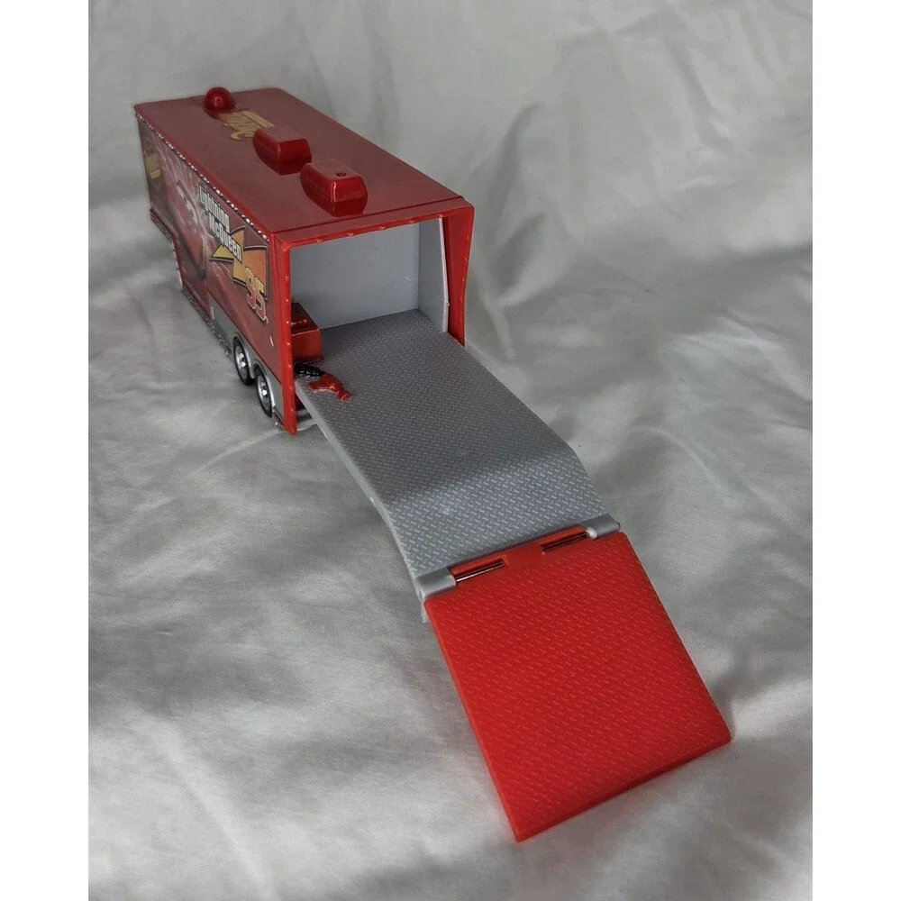 Disney Pixar Cars - Dinoco The King Blue Hauler & Mack Lightning McQueen Hauler